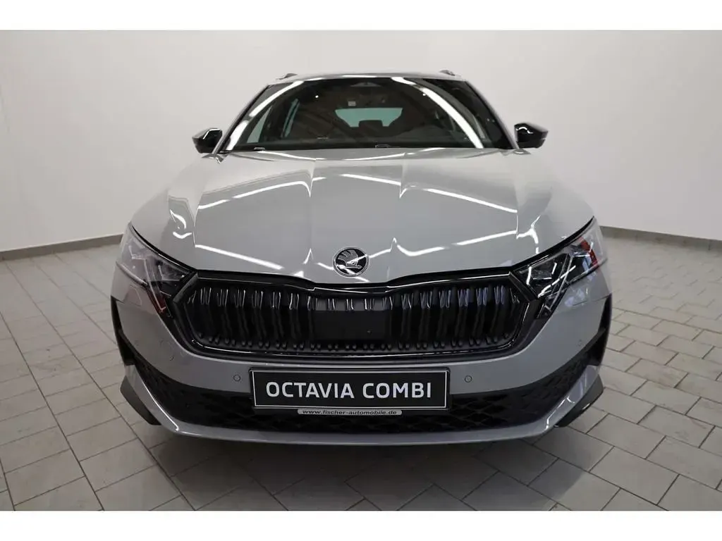 Neu Skoda Octavia SportLine 204 PS (150 kW) 2025 Steelgrey Kombi