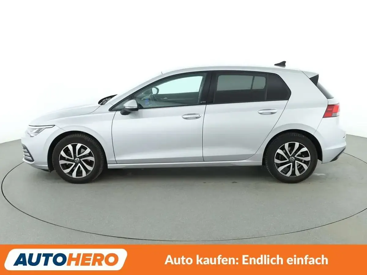 Gebraucht VW Golf VII Active 150 PS (110 kW) 2021 Reflexsilber Kleinwagen