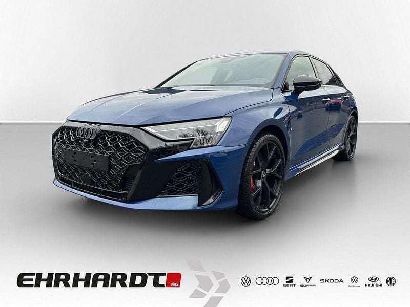 Blau Neu 2025 Audi RS3 Sportback Sport Kleinwagen | 69.940 € (Guter Preis) - Bild 1/4