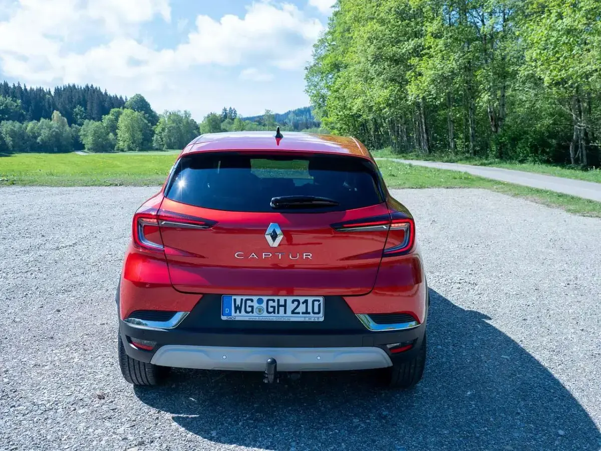 Gebraucht Renault Captur Techno 140 PS (102 kW) 2023 Rot SUV