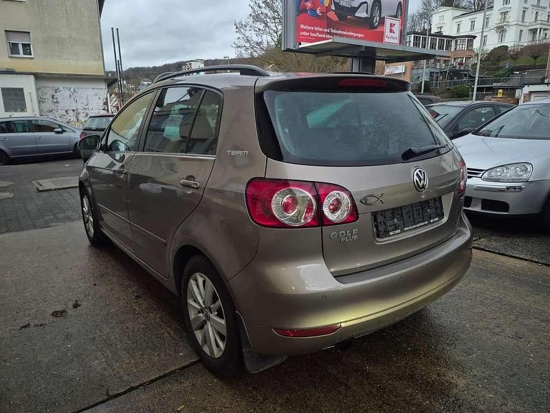 Gebraucht VW Golf VI Team 105 PS (77 kW) 2011 Kaschmirbraun metallic Kleinwagen