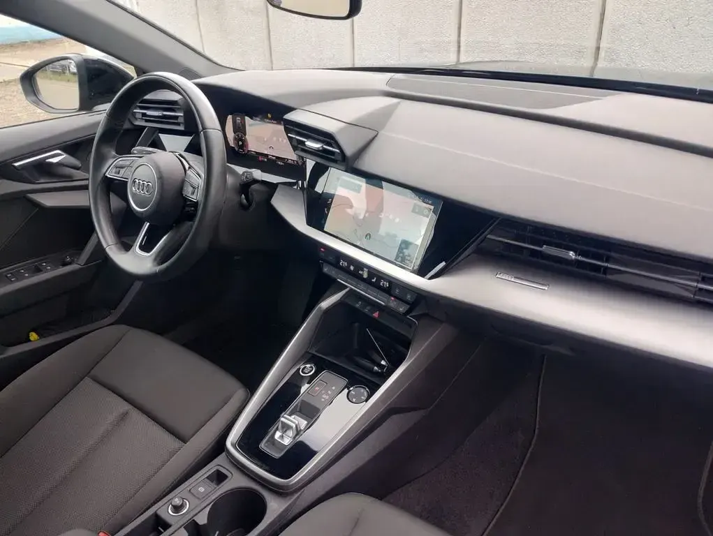 Używany Audi A3 Basis 116 KM (85 kW) 2023 Czarny Sedan/Limuzyna