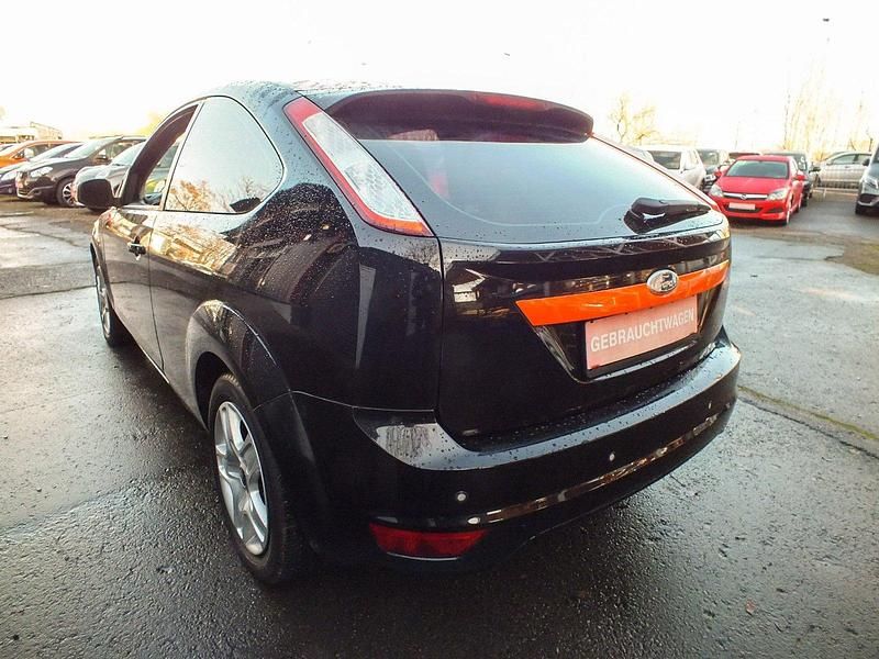 Gebraucht Ford Focus 100 PS (73 kW) 2008 Schwarz Limousine