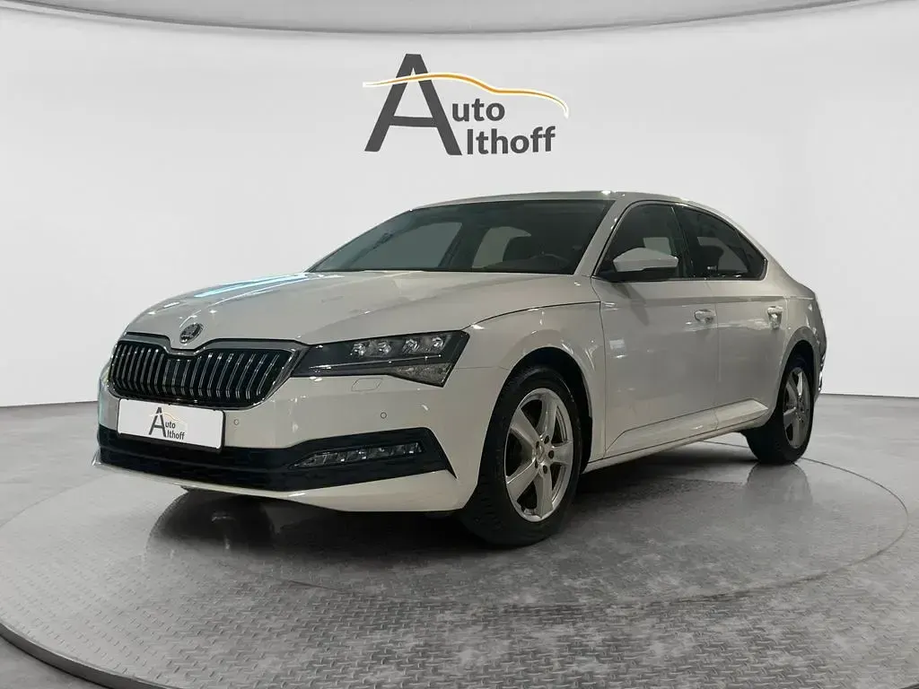 Gebraucht Skoda Superb Ambition 200 PS (147 kW) 2021 Moonweiss metallic Limousine