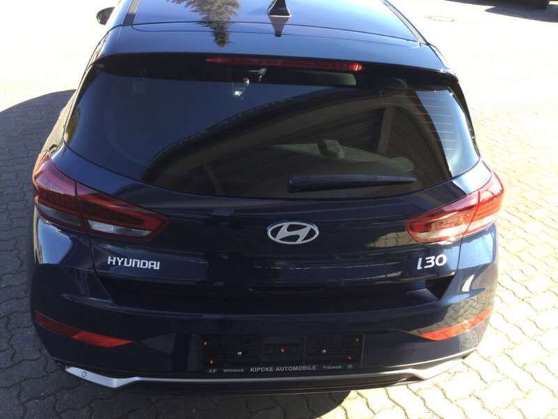 Neu Hyundai i30 Advantage 101 PS (74 kW) 2025 Blau Limousine