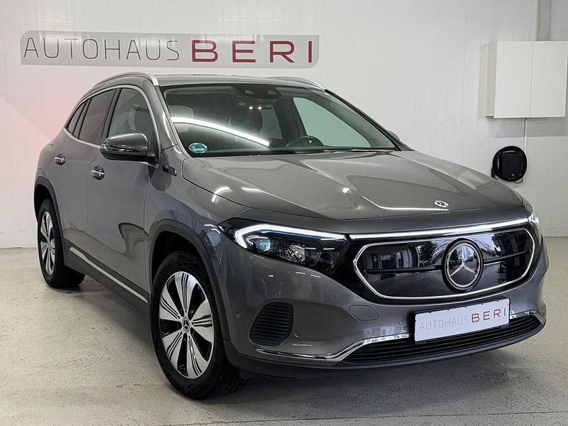 Grau Gebraucht 2021 Mercedes EQA250 SUV | 24.999 € (Fairer Preis) - Bild 1/4