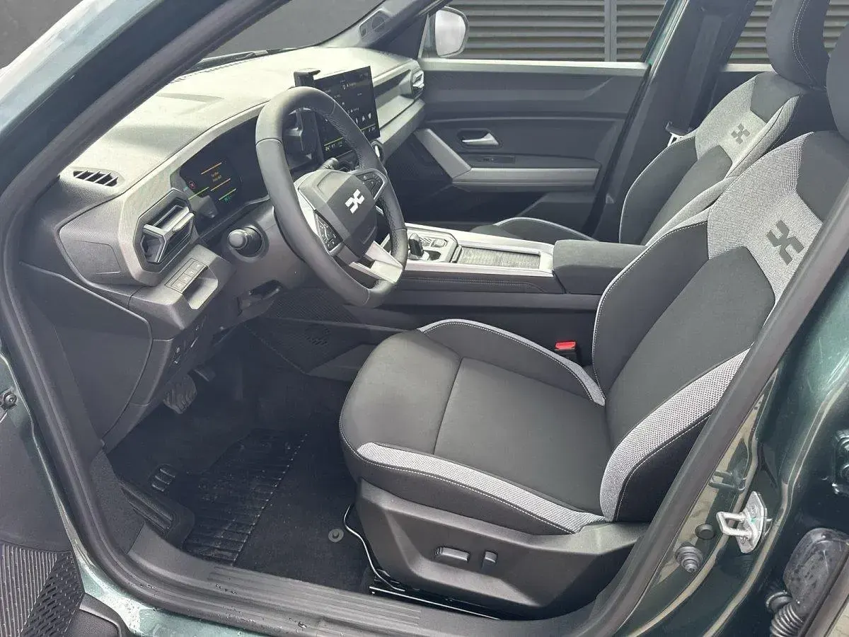 Neu Dacia Bigster Journey 158 PS (116 kW) 2025 Zedergrün SUV