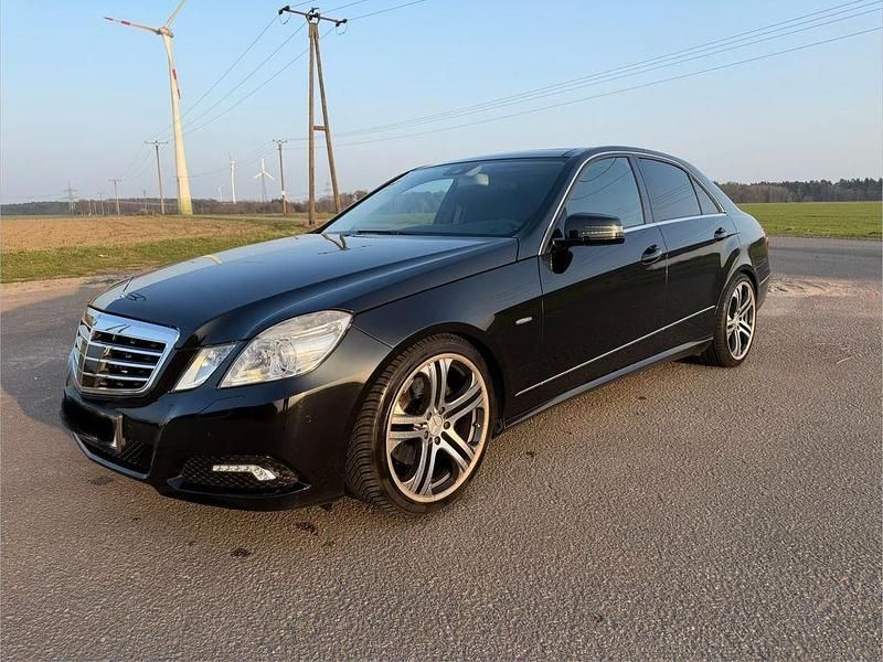 Gebraucht Mercedes E350 Avantgarde 231 PS (169 kW) 2009 Schwarz Limousine