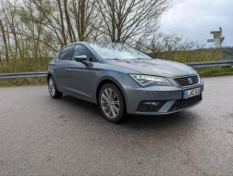 Grau Gebraucht 2017 Seat Leon XCELLENCE Limousine | 12.250 € (Fairer Preis) - Bild 1/4