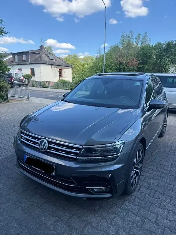 Second-hand VW Tiguan Highline 240 CP (176 kW) 2017 Gri SUV
