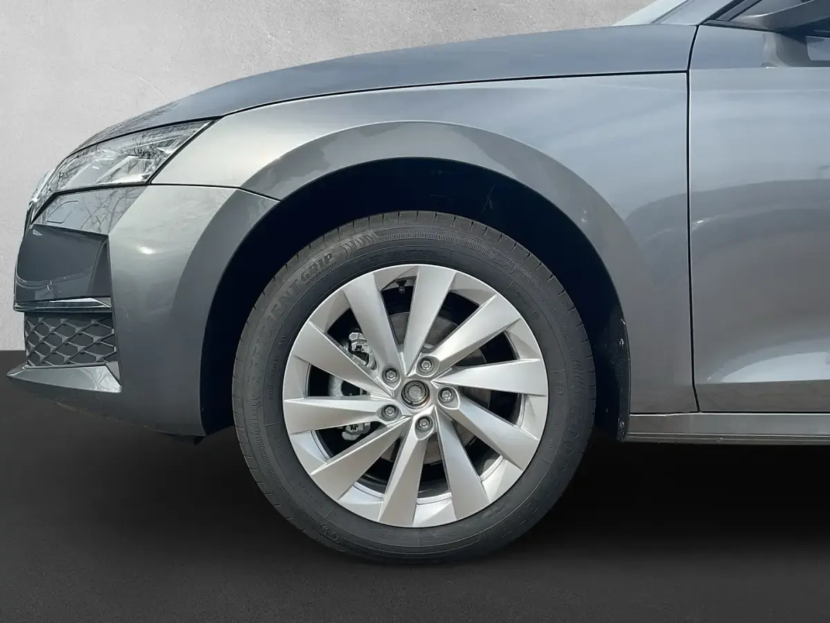 Neu Skoda Octavia Selection 150 PS (110 kW) 2025 Grau Kombi