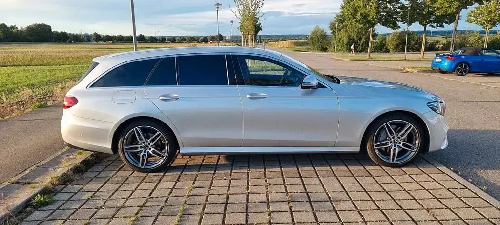 Second-hand Mercedes E220 AMG line 194 CP (142 kW) 2017 Argintiu Berlinǎ