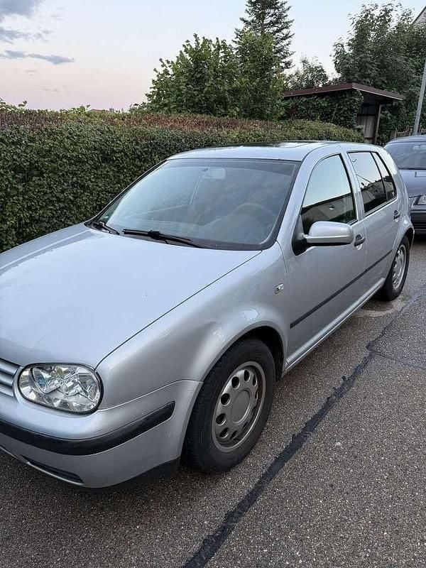 Silber Gebraucht 2001 VW Golf IV Edition Limousine | 1.800 € (Fairer Preis) - Bild 1/4