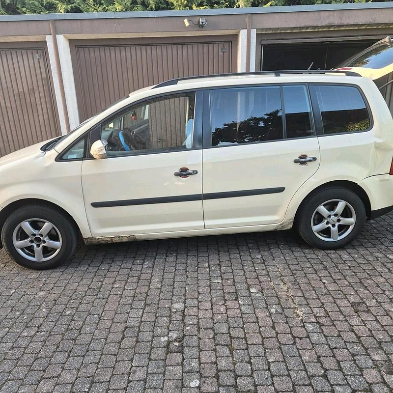 Beige Gebraucht 2004 VW Touran Van / Kleinbus | 500 € (Superpreis) - Bild 1/4