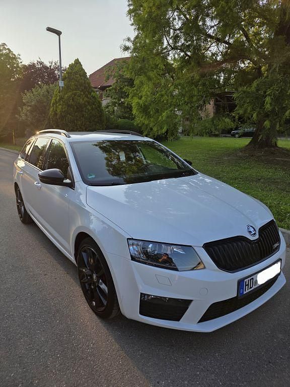 Weiß Gebraucht 2016 Skoda Octavia RS Kombi | 15.900 € (Fairer Preis) - Bild 1/4