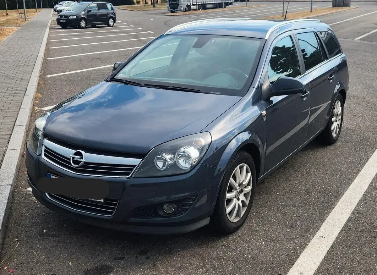 Gebraucht Opel Astra Edition 116 PS (85 kW) 2010 Grau Limousine