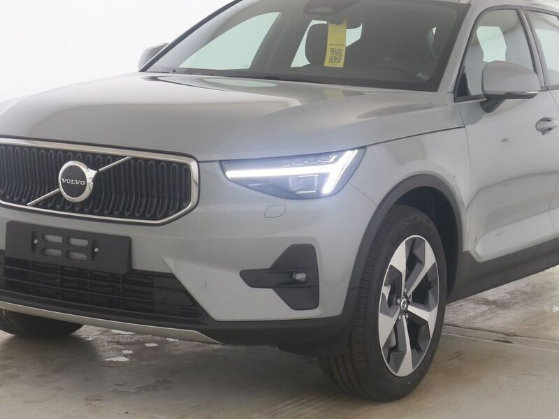 Gebraucht Volvo XC40 Core 163 PS (119 kW) 2024 Vapour grey / metallic SUV