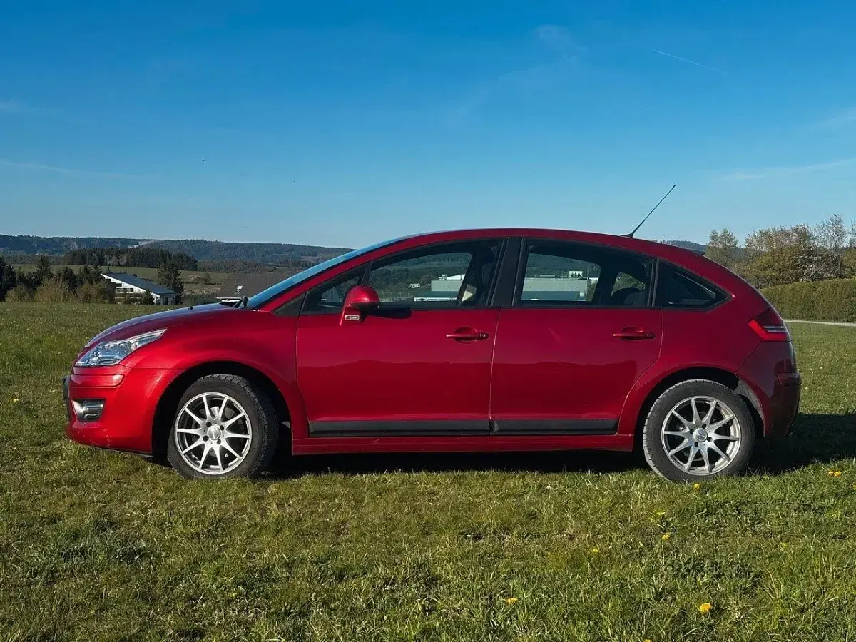 Gebraucht Citroën C4 108 PS (79 kW) 2009 Rot Limousine