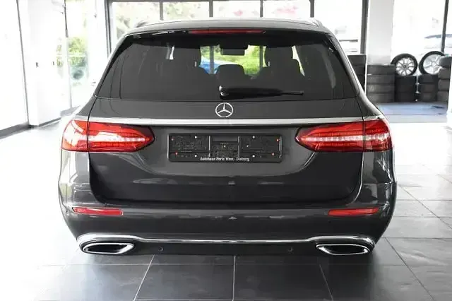 Gebraucht Mercedes E400 Avantgarde 330 PS (242 kW) 2023 Grau Limousine