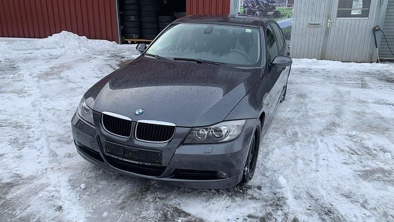 Gebraucht BMW 320 163 PS (119 kW) 2007 Grau Limousine