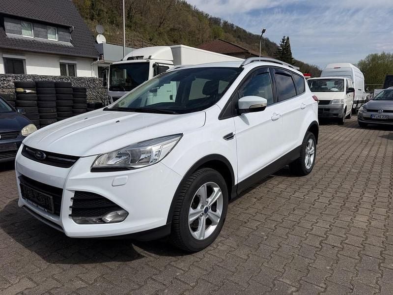 Gebraucht Ford Kuga SYNC Edition 120 PS (88 kW) 2016 Weiß SUV
