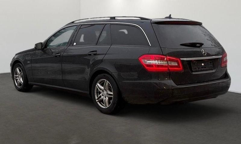 Gebraucht Mercedes E220 170 PS (125 kW) 2011 Schwarz Kombi