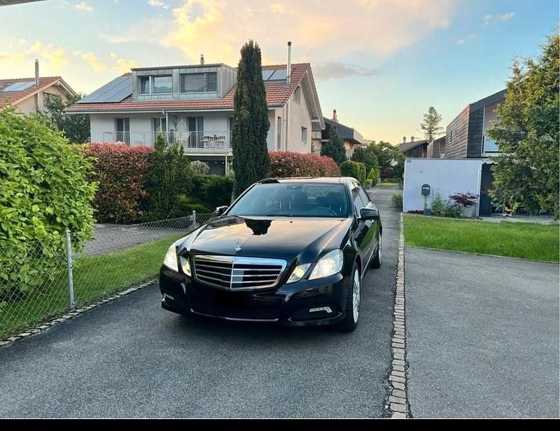 Schwarz Gebraucht 2009 Mercedes E500 Limousine | 15.000 € (Guter Preis) - Bild 1/4