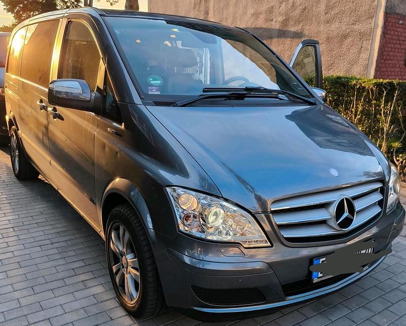 Grau Gebraucht 2011 Mercedes Viano Van / Kleinbus | 17.500 € (Etwas zu teuer) - Bild 1/4