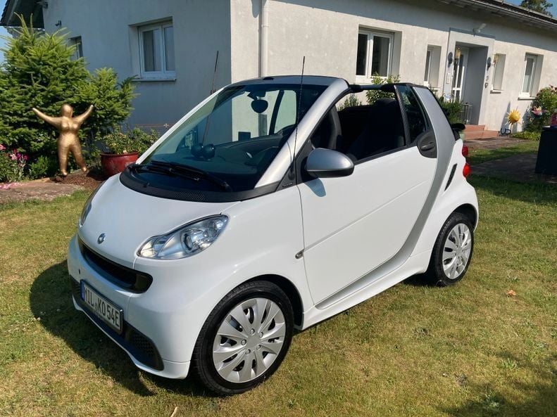 Weiß Gebraucht 2015 Smart ForTwo Electric Drive Passion Cabrio | 5.600 € (Guter Preis) - Bild 1/4