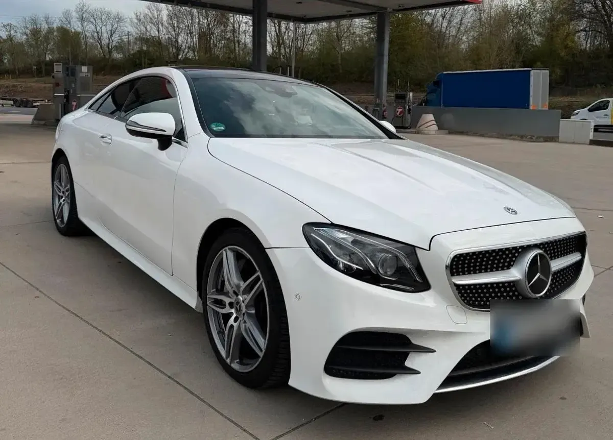 Gebraucht Mercedes E350 AMG 300 PS (220 kW) 2019 Weiß Coupé