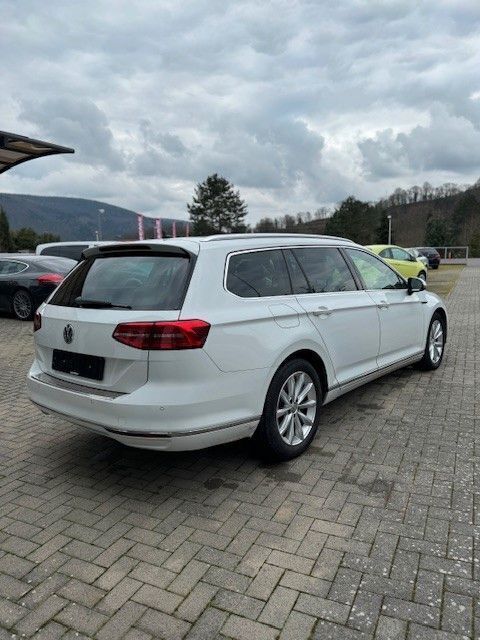 Gebraucht VW Passat Highline 150 PS (110 kW) 2016 Pure white Kombi