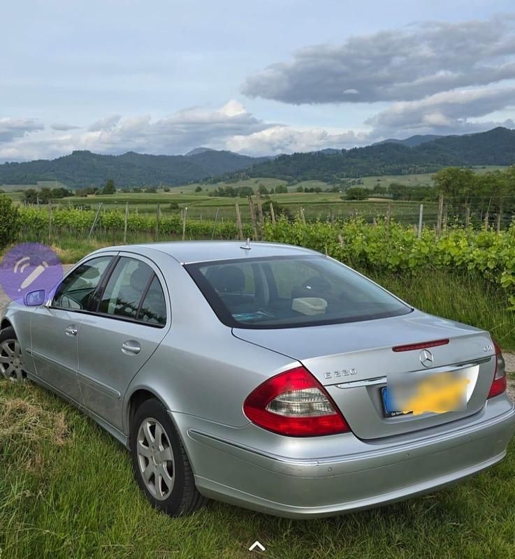 Silber Gebraucht 2007 Mercedes E220 Limousine | 3.500 € (Fairer Preis) - Bild 1/4