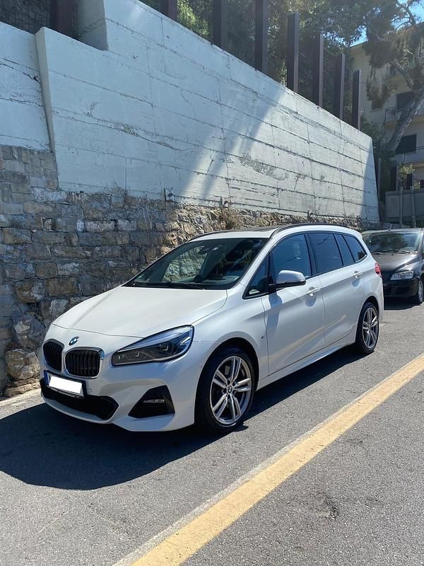 Weiß Gebraucht 2020 BMW 220 Gran Tourer Van / Kleinbus | 26.900 € (Teuer) - Bild 1/4