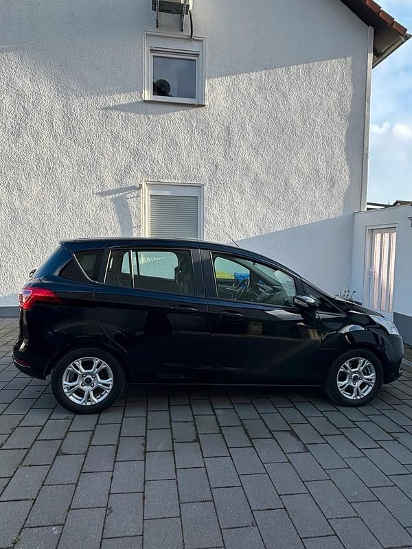 Second-hand Ford B-MAX Trend 101 CP (74 kW) 2015 Negru Monovolum