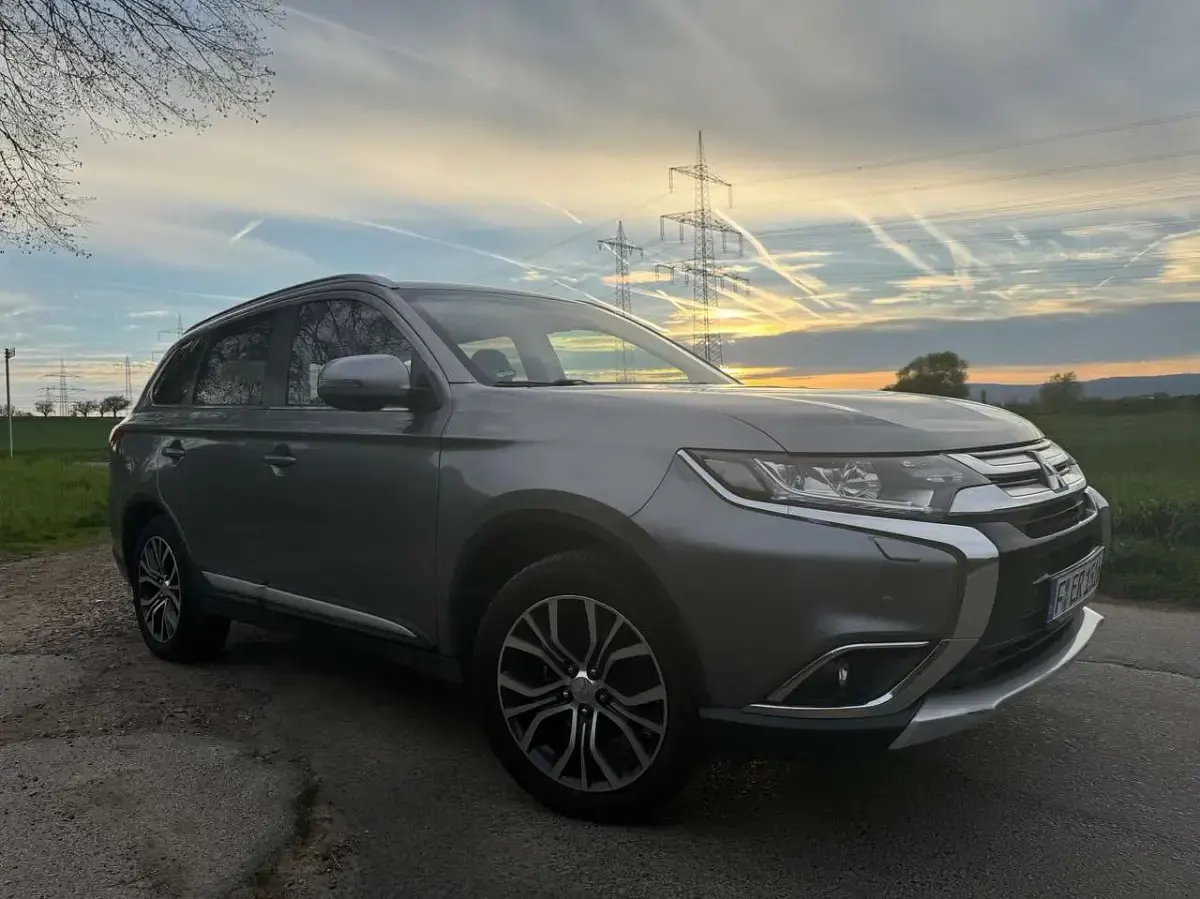 Gebraucht Mitsubishi Outlander 150 PS (110 kW) 2018 Grau SUV