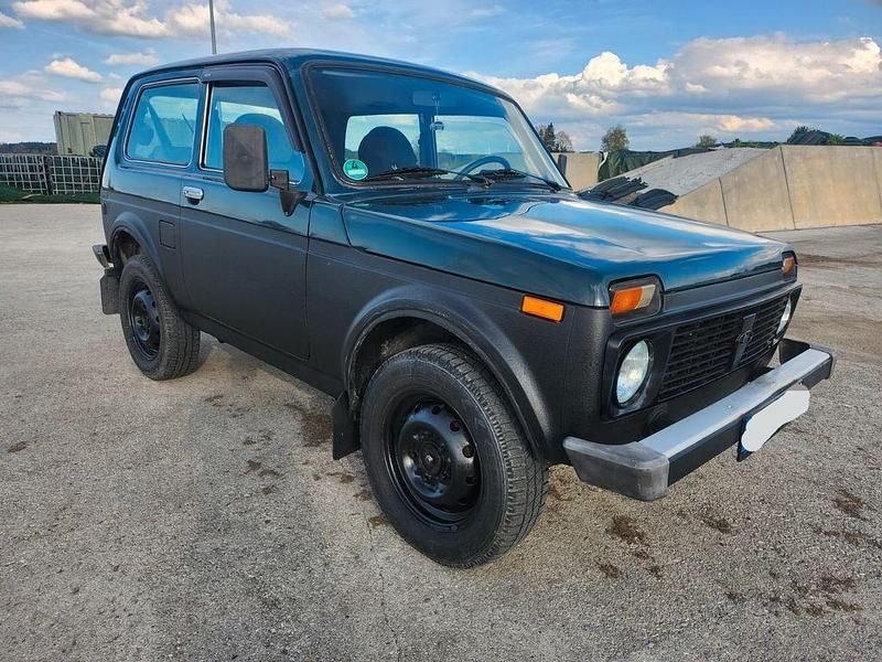 Second-hand Lada niva 82 CP (60 kW) 2009 Verde SUV