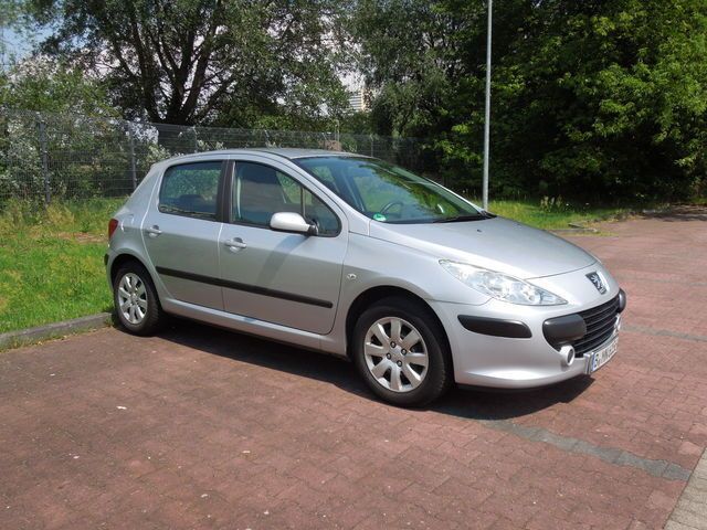 Gebraucht Peugeot 307 109 PS (80 kW) 2007 Silber metallic Limousine