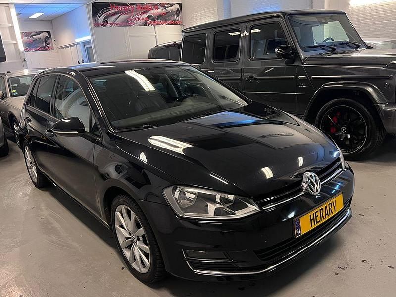 Schwarz Gebraucht 2017 VW Golf VII Highline Limousine | 8.900 € (Superpreis) - Bild 1/4