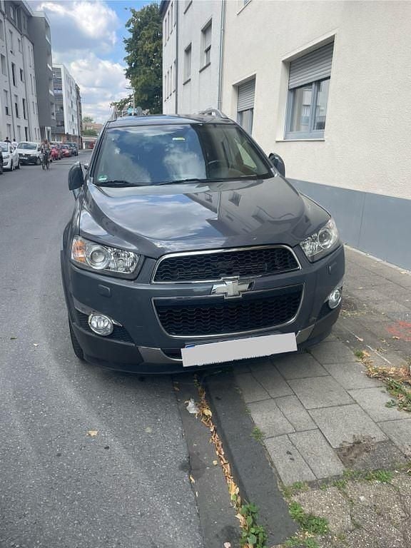 Grau Gebraucht 2012 Chevrolet Captiva LTZ SUV | 7.900 € (Fairer Preis) - Bild 1/4