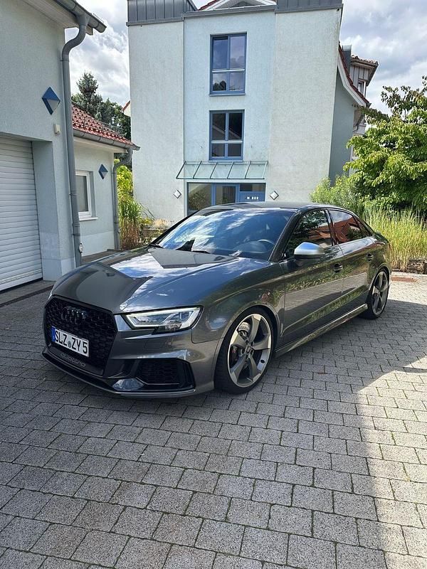 Grau Gebraucht 2018 Audi RS3 Kleinwagen | 41.700 € (Guter Preis) - Bild 1/4