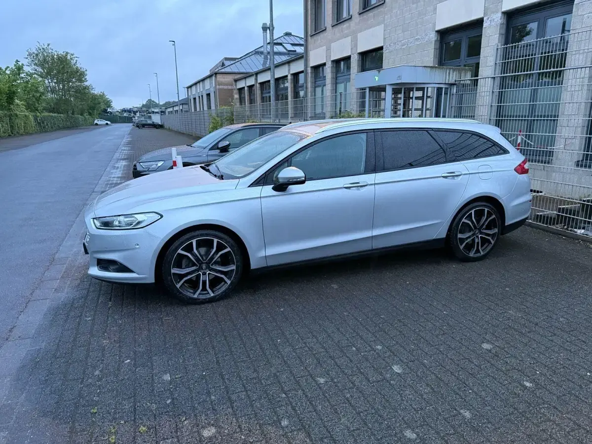 Gebraucht Ford Mondeo Trend 150 PS (110 kW) 2016 Silber Kombi