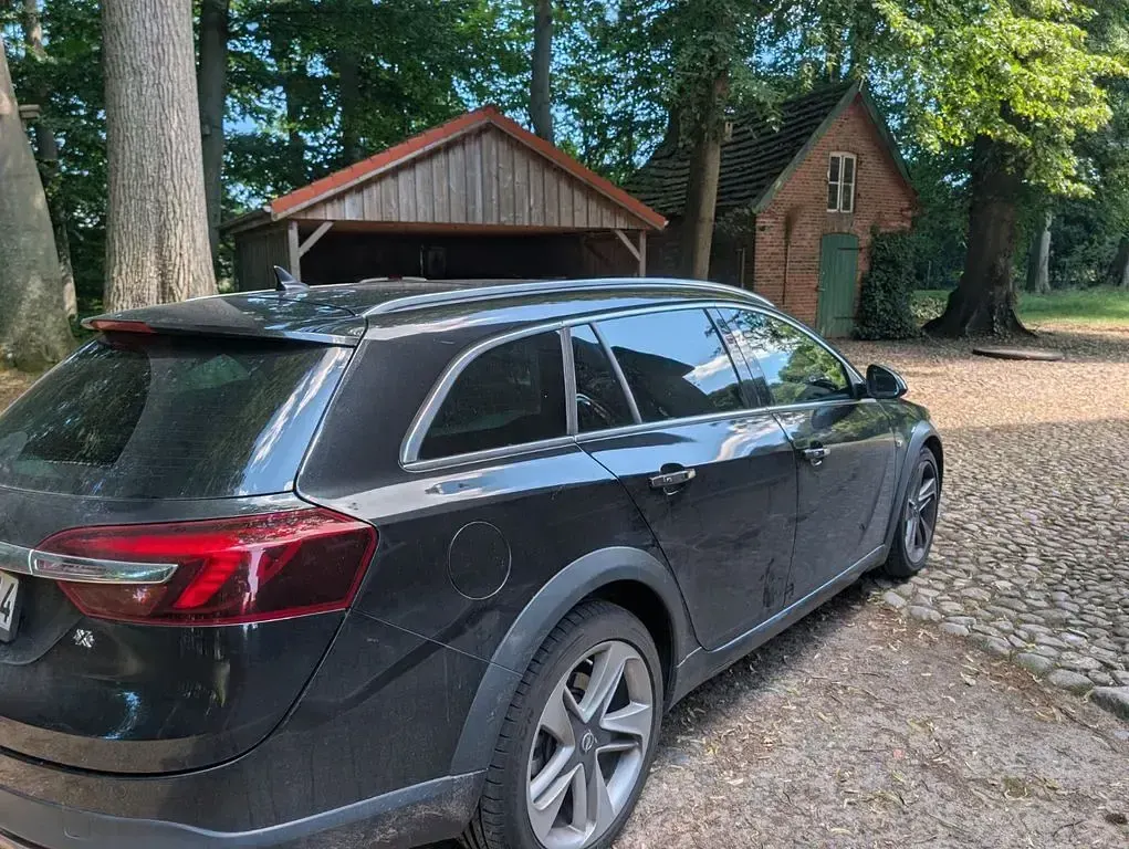 Gebraucht Opel Insignia Country Tourer 194 PS (142 kW) 2014 Schwarz Kombi