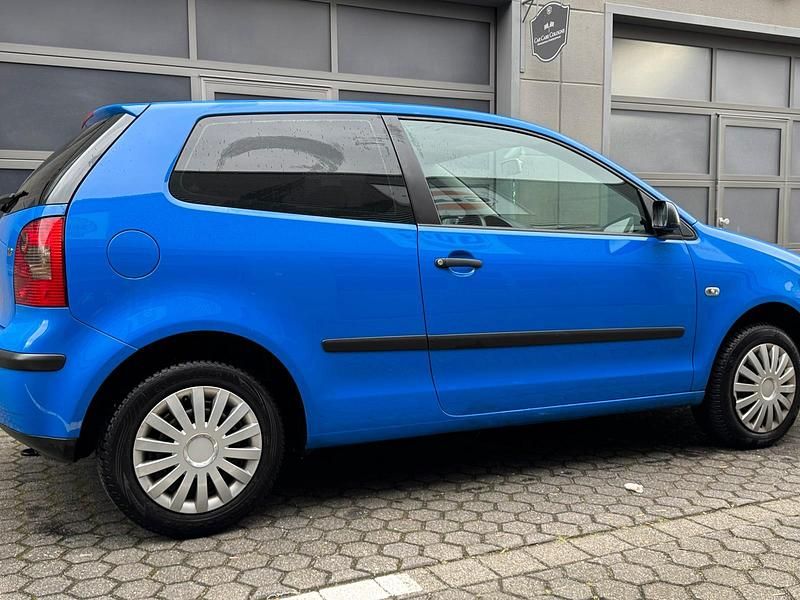 Gebraucht VW Polo 55 PS (40 kW) 2003 Blau Coupé