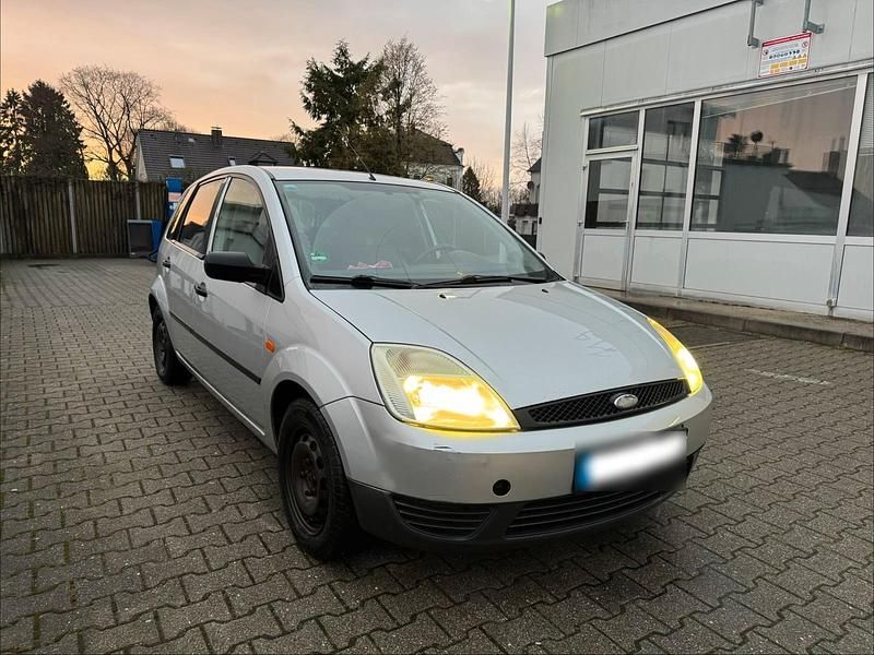 Gebraucht Ford Fiesta 101 PS (74 kW) 2002 Silber Kleinwagen