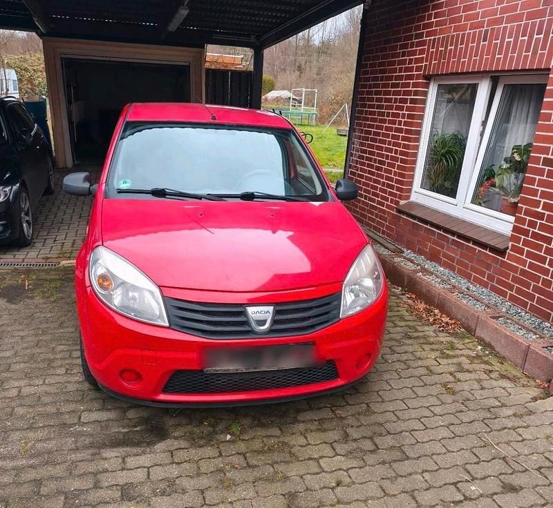 Rot Gebraucht 2009 Dacia Sandero Kleinwagen | 1.350 € - Bild 1/4