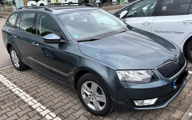 Grau Gebraucht 2015 Skoda Octavia Ambition Kombi | 7.900 € (Superpreis) - Bild 1/3