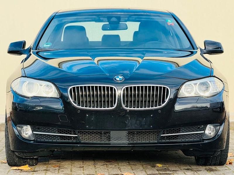 Gebraucht BMW 520 Sport Line 184 PS (135 kW) 2012 Schwarz Limousine