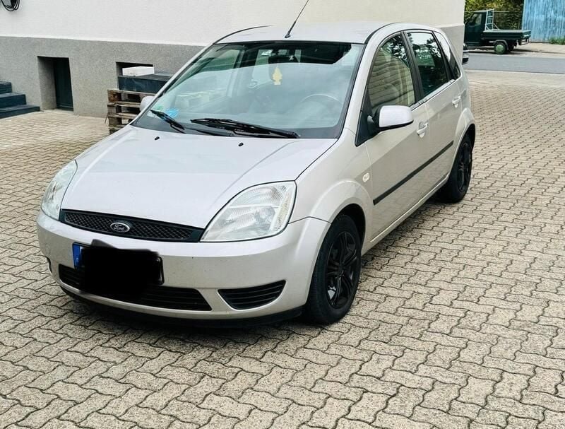 Grau Gebraucht 2005 Ford Fiesta Kleinwagen | 1.000 € (Fairer Preis) - Bild 1/4