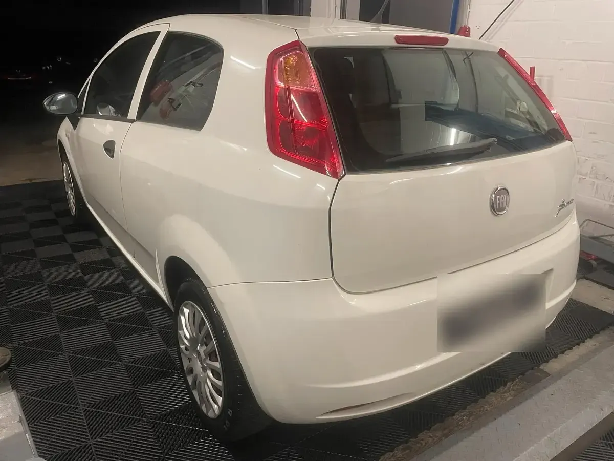 Gebraucht Fiat Punto 69 PS (50 kW) 2011 Weiß Kleinwagen