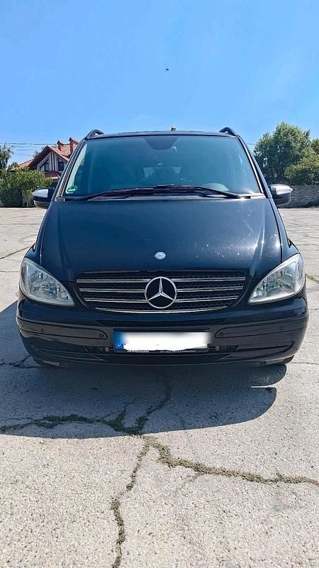 Schwarz Gebraucht 2010 Mercedes Viano Van / Kleinbus | 11.990 € (Fairer Preis) - Bild 1/4